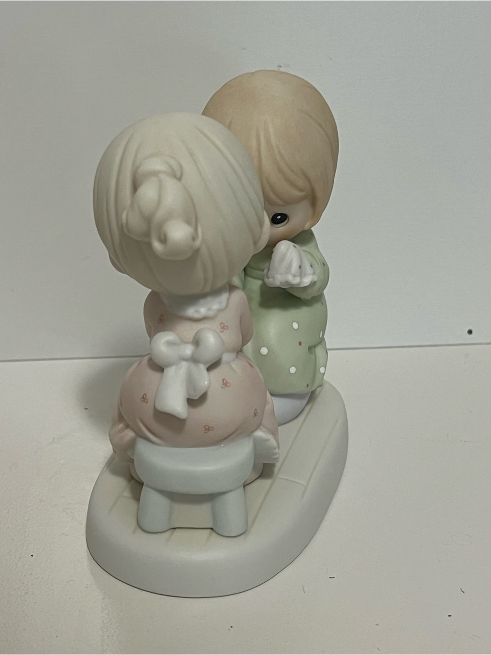 Porcelain Figurine of Two Girls in Pastel Pink and Green - Picture 5 of 7